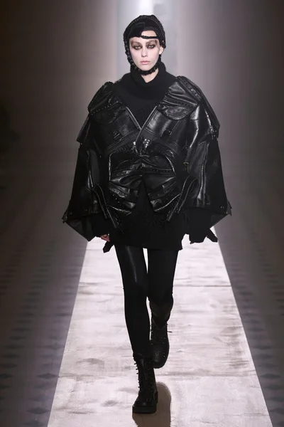 Look 15